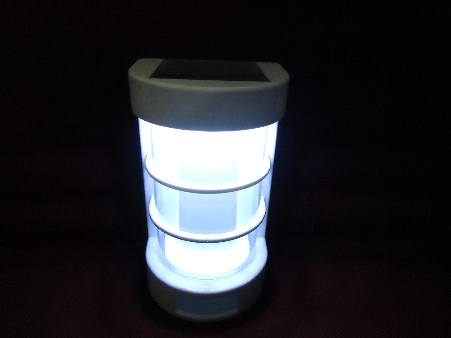 Solar Powred White LED Motion Sensor Light with Modern Design
